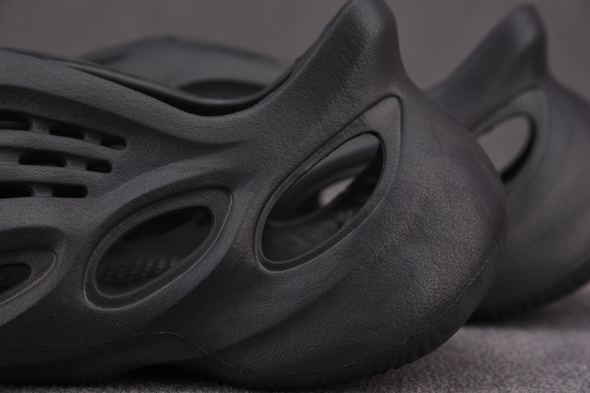 [PK BASF] 아디다스 이지 폼 러너 오닉스 (HP8739)