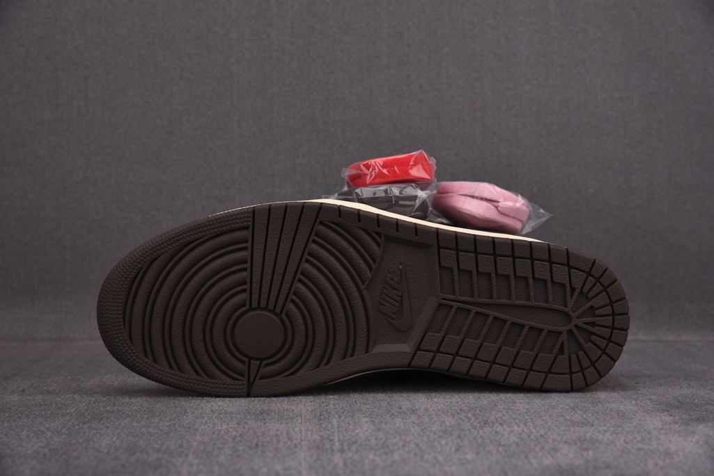 ᄐ트래비스 스캇 X 에어 조던 1 하이 모카에어