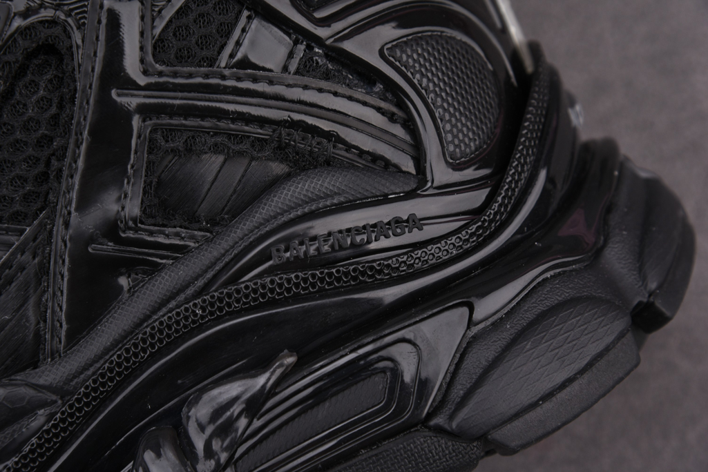 발렌시아가 러너 스니커즈 모노컬러 블랙