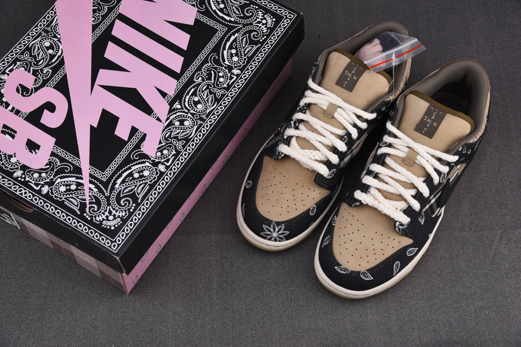 트래비스 스캇 X 나이키 SB 덩크 로우