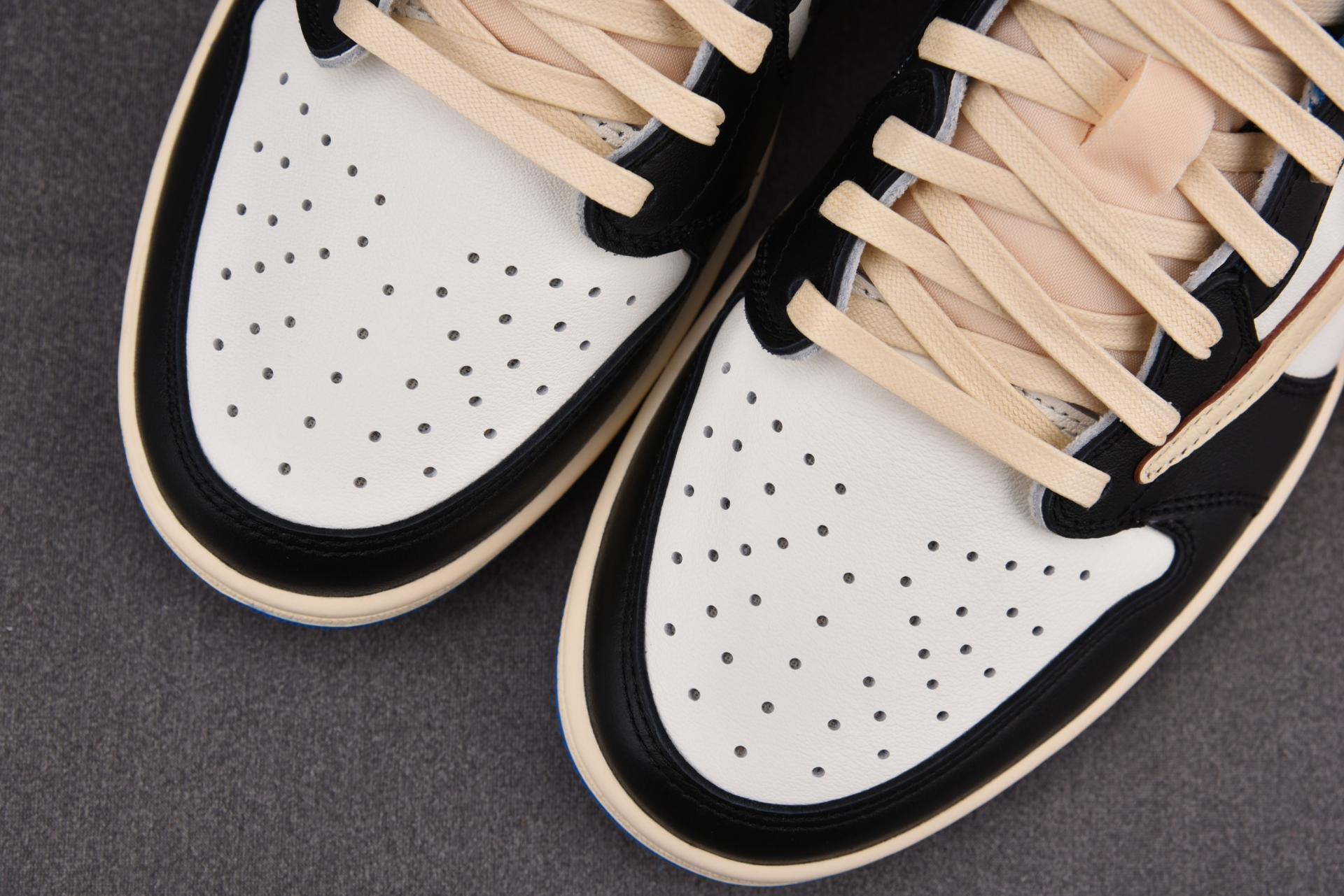 트래비스 스캇 X 프라그먼트 X 에어 조던 1 로우 밀리터리 블루