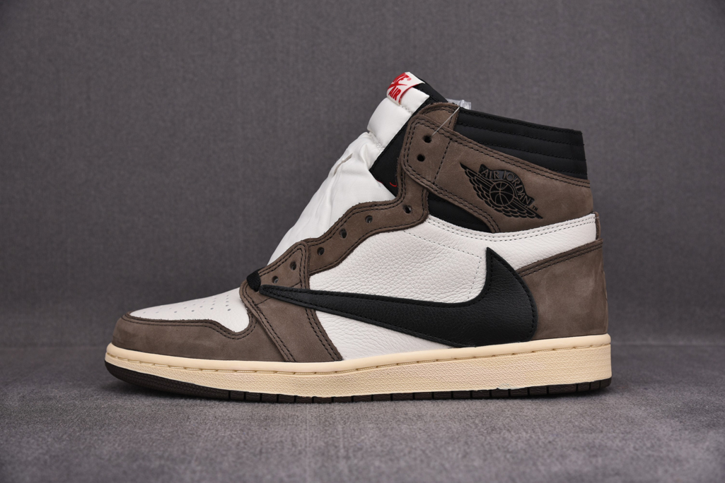 ᄐ트래비스 스캇 X 에어 조던 1 하이 모카에어