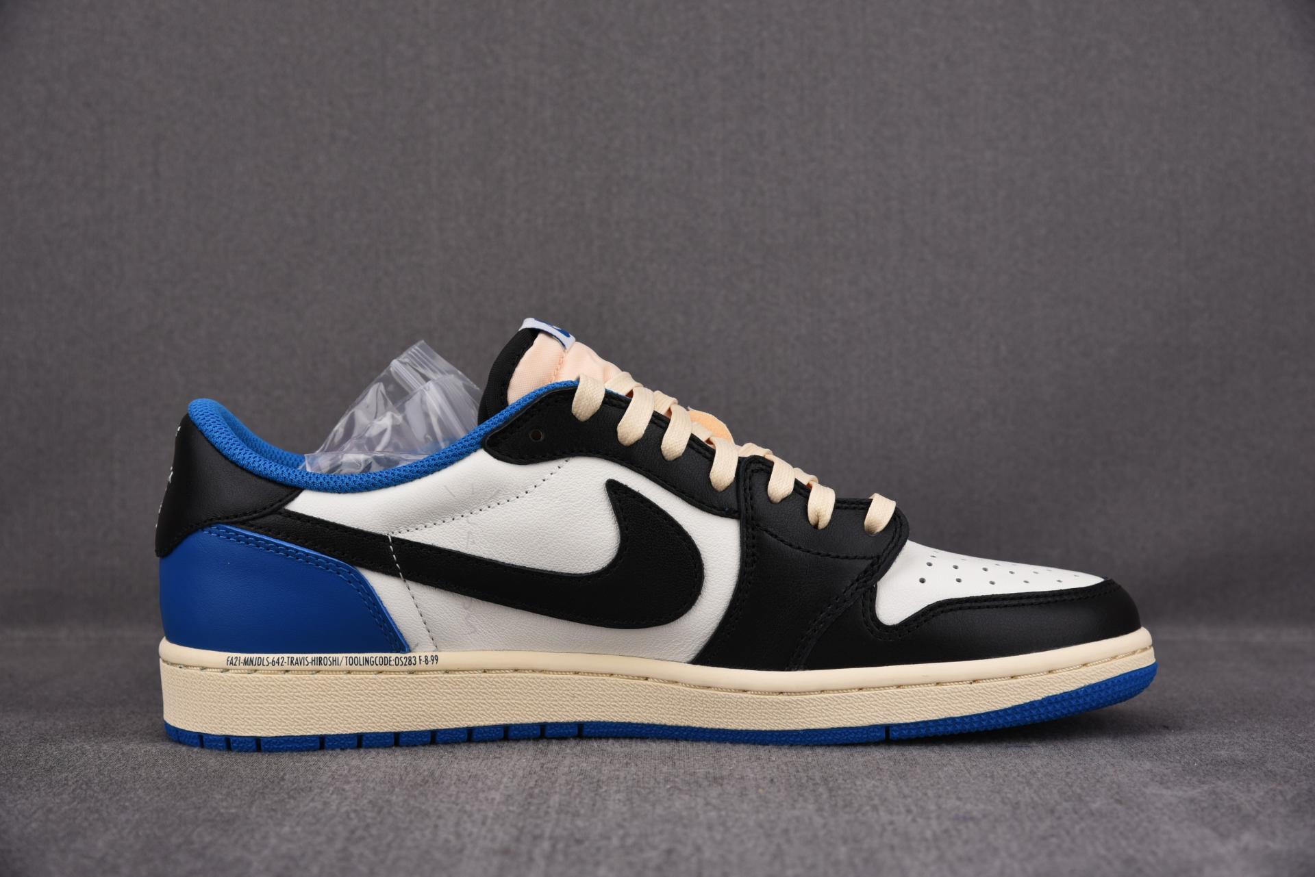 트래비스 스캇 X 프라그먼트 X 에어 조던 1 로우 밀리터리 블루