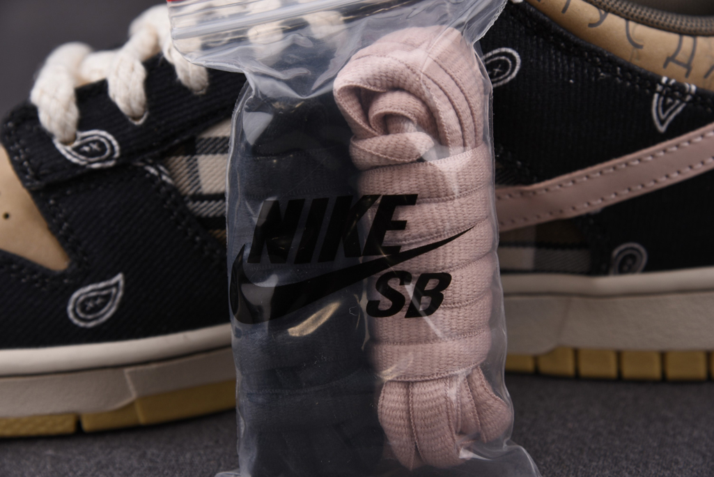 트래비스 스캇 X 나이키 SB 덩크 로우