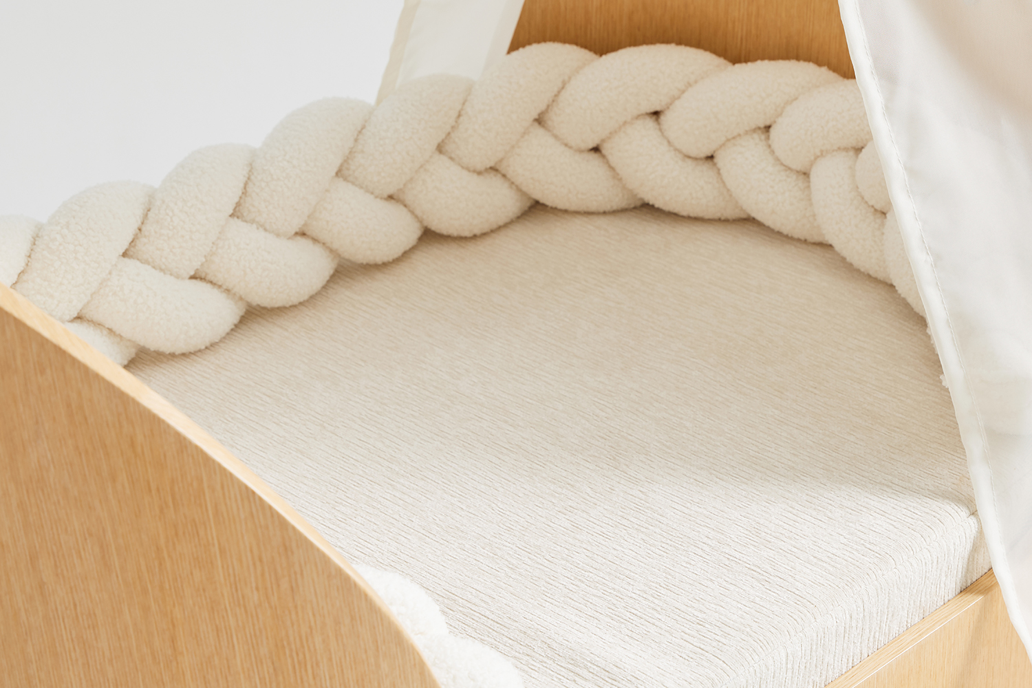 [ d.near × uno ] BOA bed I cream