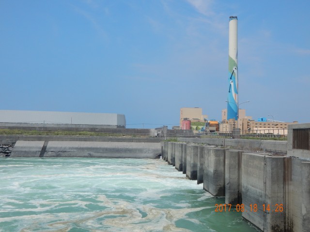 타이중 석탄화력발전소와 배출되는 온배수