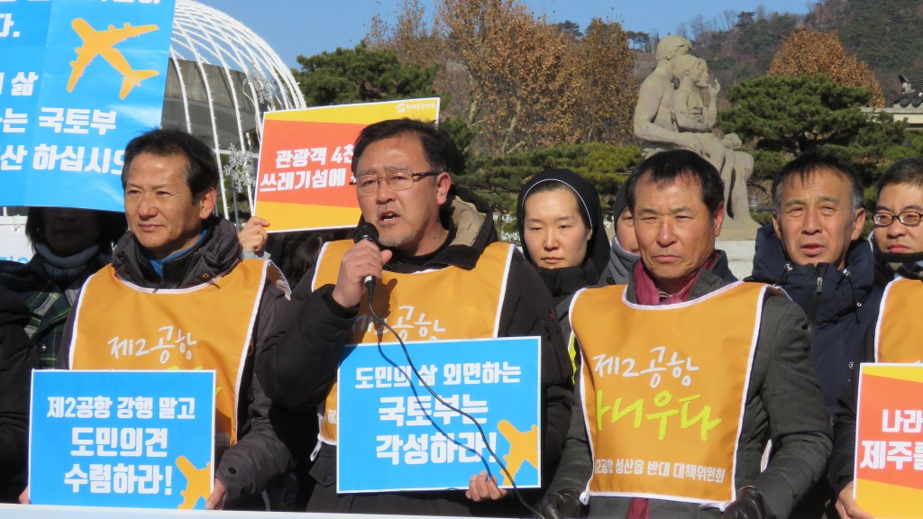 발언중인 강원보 제주제2공항성산읍반대대책위 집행위원장ⓒ환경운동연합