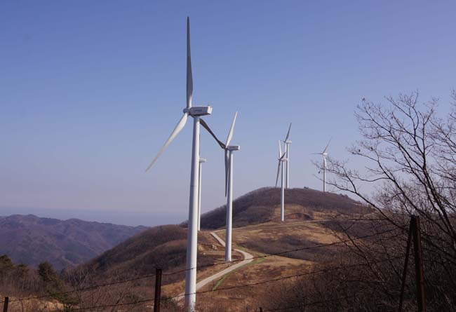 ▲ 맹동산의 영양풍력발전공사 현장. ⓒ 김병기