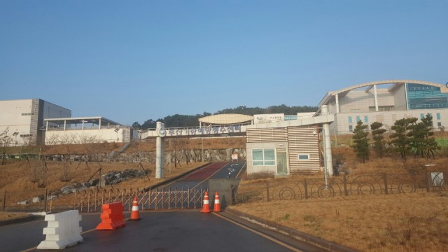 해수담수시설이 있는 정수센터. 상수도사업본부는 기장해수담수화 수돗물이 불순물도 없고 세계최고수준의 깨끗한 물이어서 삼중수소에도 가장 안전하다고 주장하고 있다.Ⓒ환경운동연합