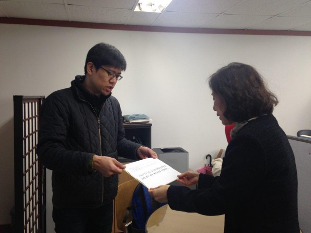 입장문을 전달하는 Ⓒ설악산국립공원지키기국민행동