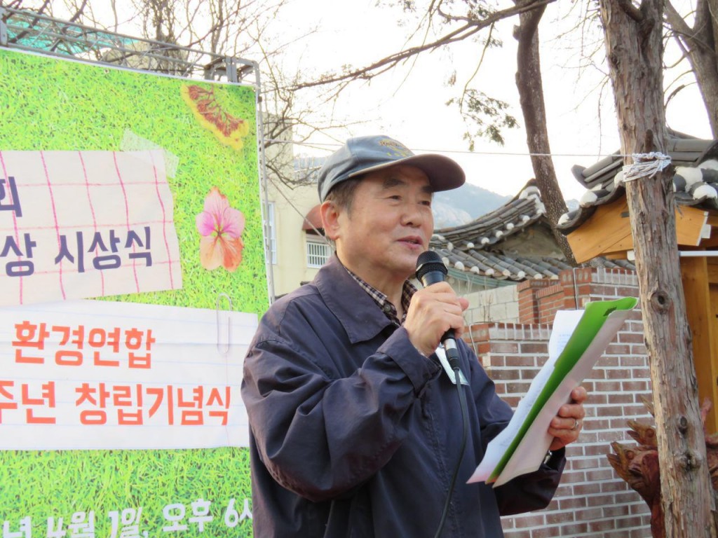 심사 기준과 선정과정 등 심사평을 발표하고 있는 김정욱 심사위원장 ⓒ환경운동연합