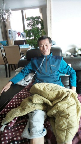 옥시싹싹, 애경가습기메이트와 같은 가습기살균제를 사용하다 폐섬유화, 폐렴, 결막염, 기관지염, 천식 등을 앓다가 2015년 10월7일 사망한 김명천씨의 생전 모습.(사진: 유족제공)