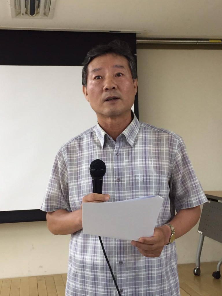 공론조사는 대중적 의견을 파악할 수 있는 ‘여론 모델’과 깊은 토론이 가능한 미국의 ‘시민배심원단 모델’의 장점만 취한 방법이다. 미국 시민배심원단은 원래 20명 안팎의 소수만 참여한다고 설명하는 이영희 교수 ⓒ 환경운동연합