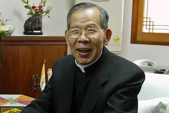 미소짓는 김수환 추기경