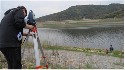 저수호안 경사측량