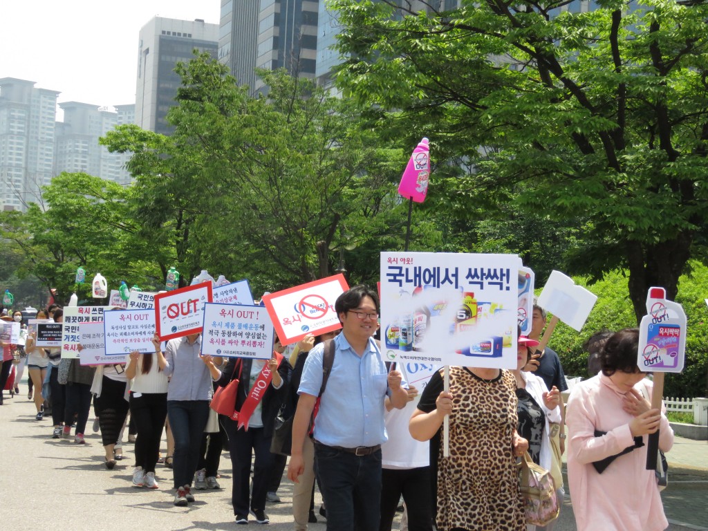 5월 31일, 시민사회단체 ‘옥시불매 2차 집중행동 보고대회 및 가습기살균제 책임자 처벌과 옥시 예방법 제정 촉구’ 운동 선언 기자회견ⓒ환경운동연합