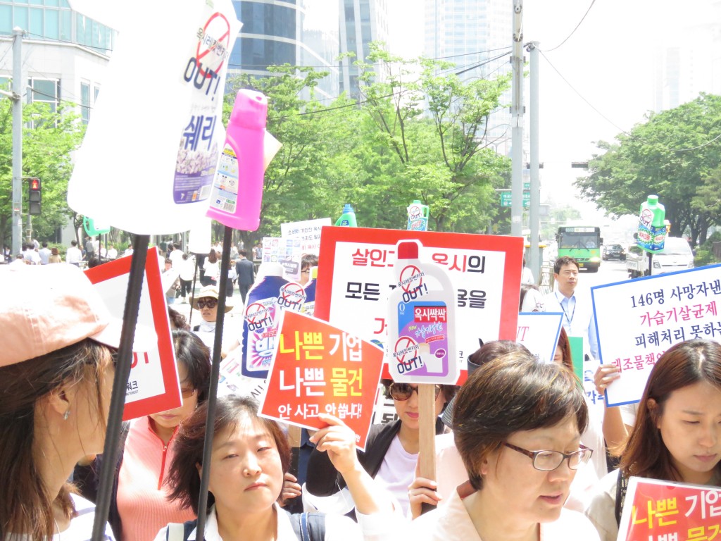 5월 31일, 시민사회단체 ‘옥시불매 2차 집중행동 보고대회 및 가습기살균제 책임자 처벌과 옥시 예방법 제정 촉구’ 운동 선언 기자회견ⓒ환경운동연합