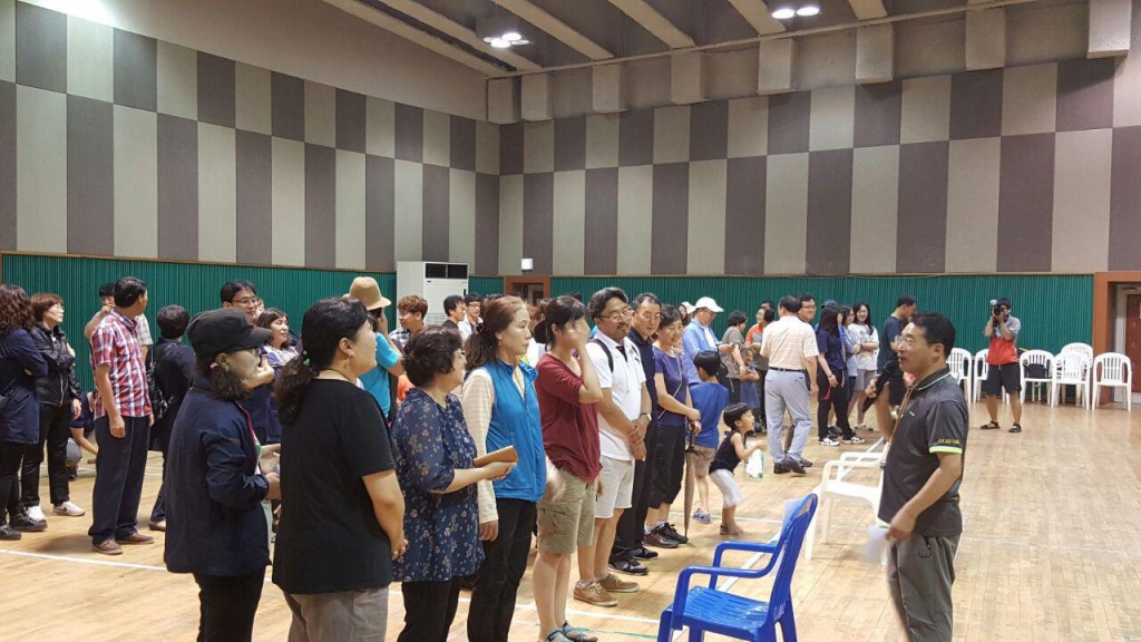 때로는 진지하게 때로는 찰진 전라도 사투리로 사회중인 여수환경연합 문갑태국장ⓒ환경운동연합