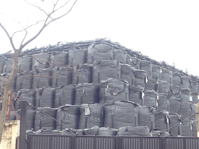 ▲ 산처럼 쌓인 오염토 ⓒ 김익중