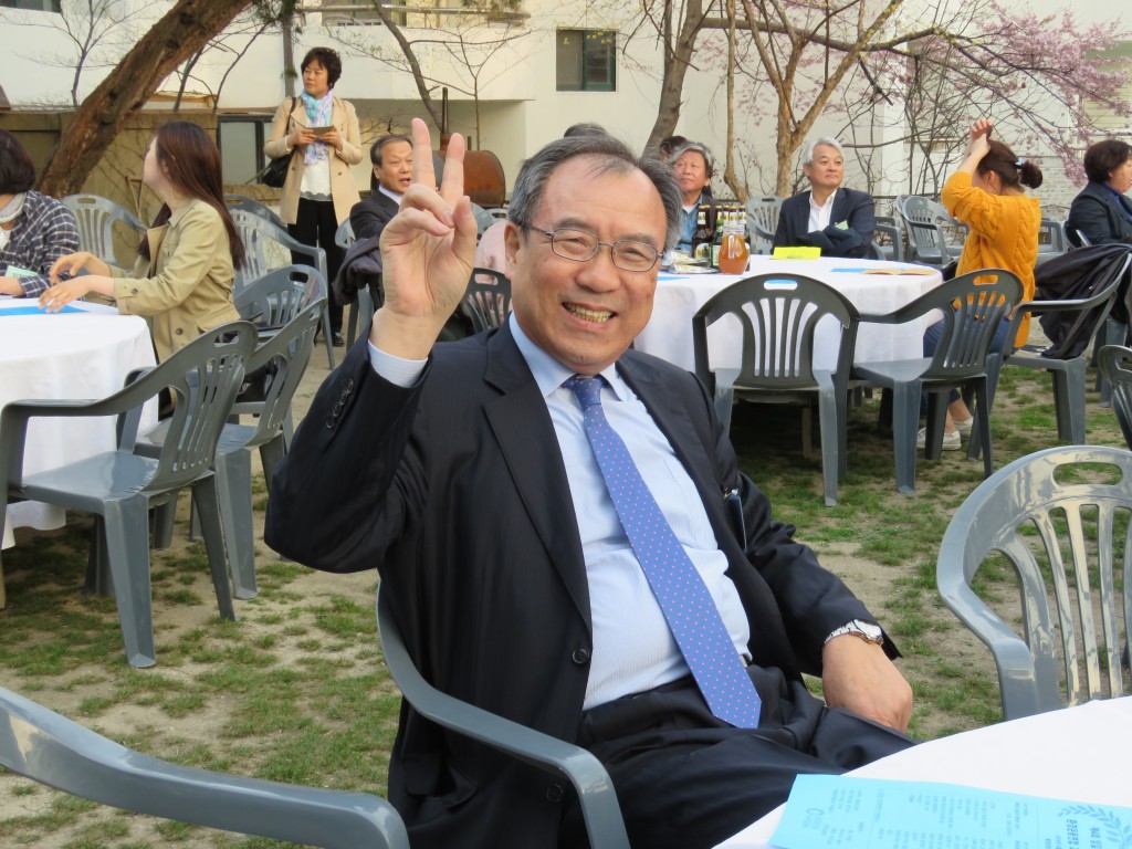 박재묵 대표가 전체를 대신하여 고생하는 모든 활동가들에게 애교미소 발사