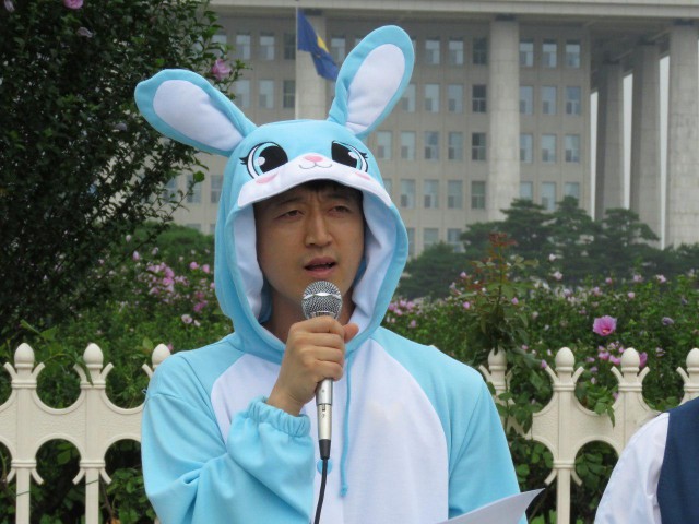 청년당(준) 김수근 공동준비위원장이 발언하고 있다. ©환경운동연합