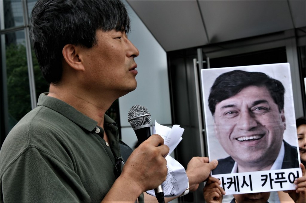 ▲ 환경보건시민센터 최예용 소장은 “분담총액을 제한한 피해구제법은 옥시에게 자체적으로 예상했던 것보다 절반도 안되는 적은 비용으로 면죄부를 주고 있는 셈”이라고 지적했다(출처:가습기넷)