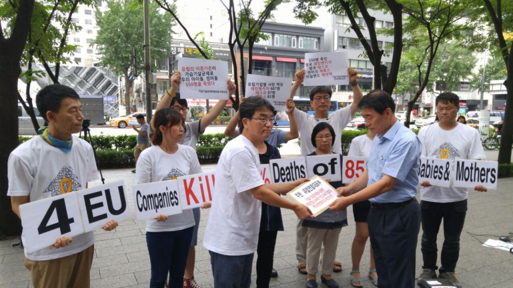이중기준으로 550여명의 아이들과 엄마들의 목숨을 앗아간 유럽에 가습기살균제 유가족과 피해자들이 책임을 묻는다 ⓒ가습기참사전국네트워크