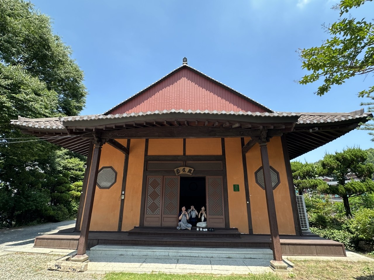 5b98d22685845.jpg