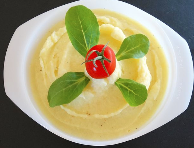 อาหารคริสต์มาสของแคนาดา มันฝรั่งบด (Mashed Potatoes) | เครื่องเคียงคลาสสิกที่เข้ากันดีกับอาหารประเภทอบ | มื้อค่ำคริสต์มาสจากทั่วโลก