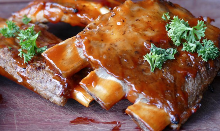 อาหารคริสต์มาสดั้งเดิมของนอร์เวย์ ‘ริบเบ (Ribbe)’ | เนื้อซี่โครงหมูอบ | อาหารคริสต์มาสจากทั่วโลกและวัฒนธรรมอาหารนอร์ดิก