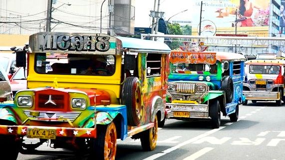 ระบบขนส่งสาธารณะสุดเอกลักษณ์ของฟิลิปปินส์｜จีปนีย์คืออะไร?
