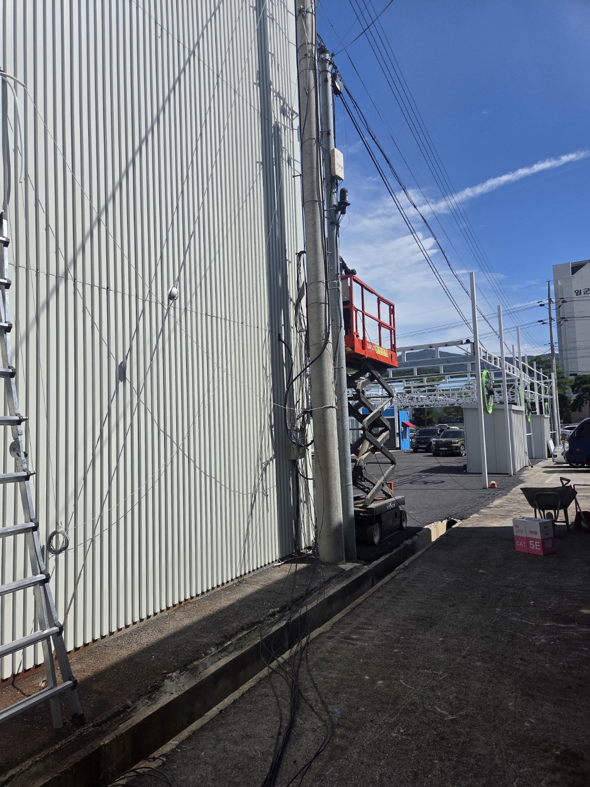 고창 세차장 벽면 CCTV 배선 마감 현장