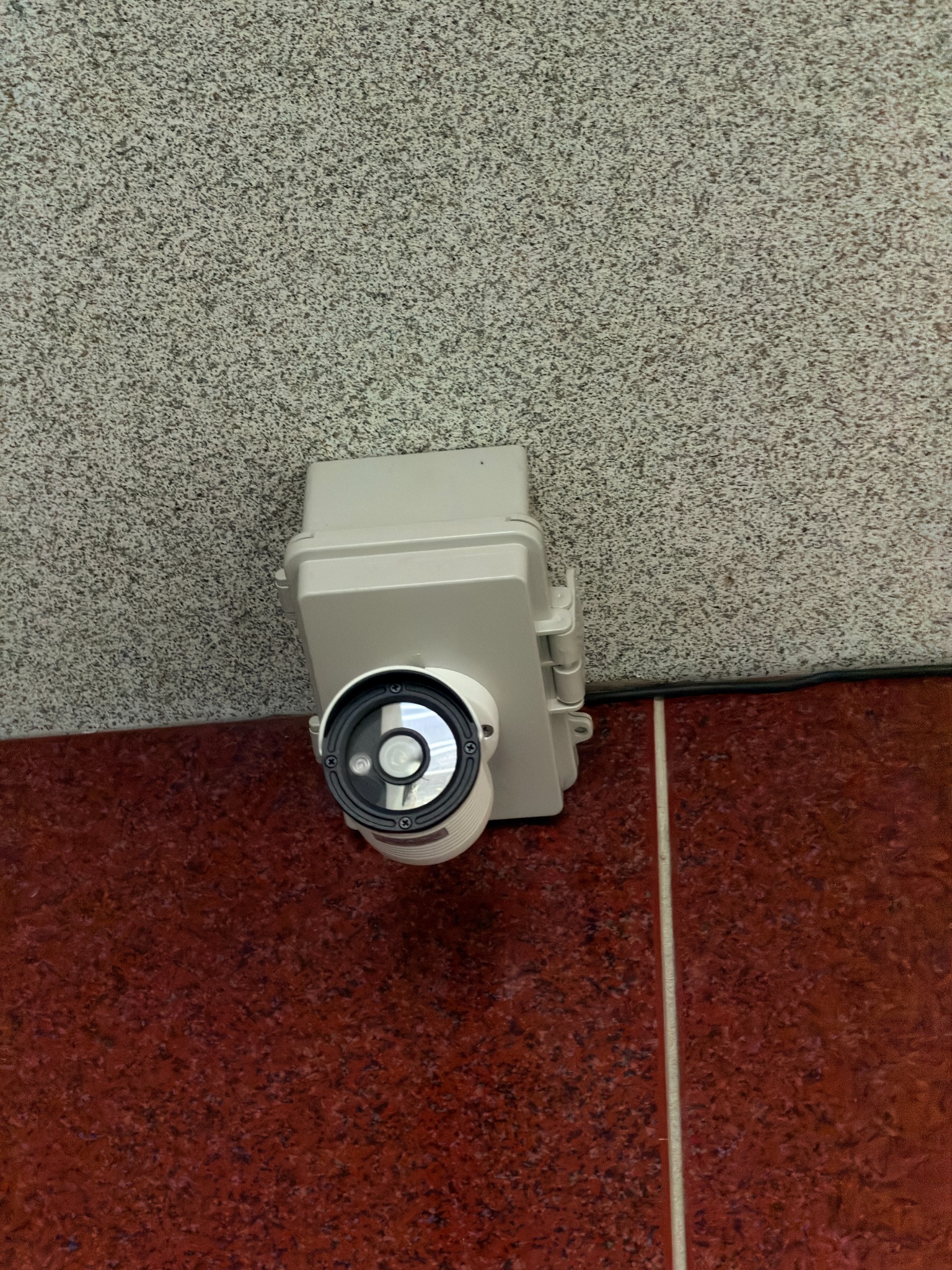 송파 아파트 외벽 CCTV 카메라 정면 모습
