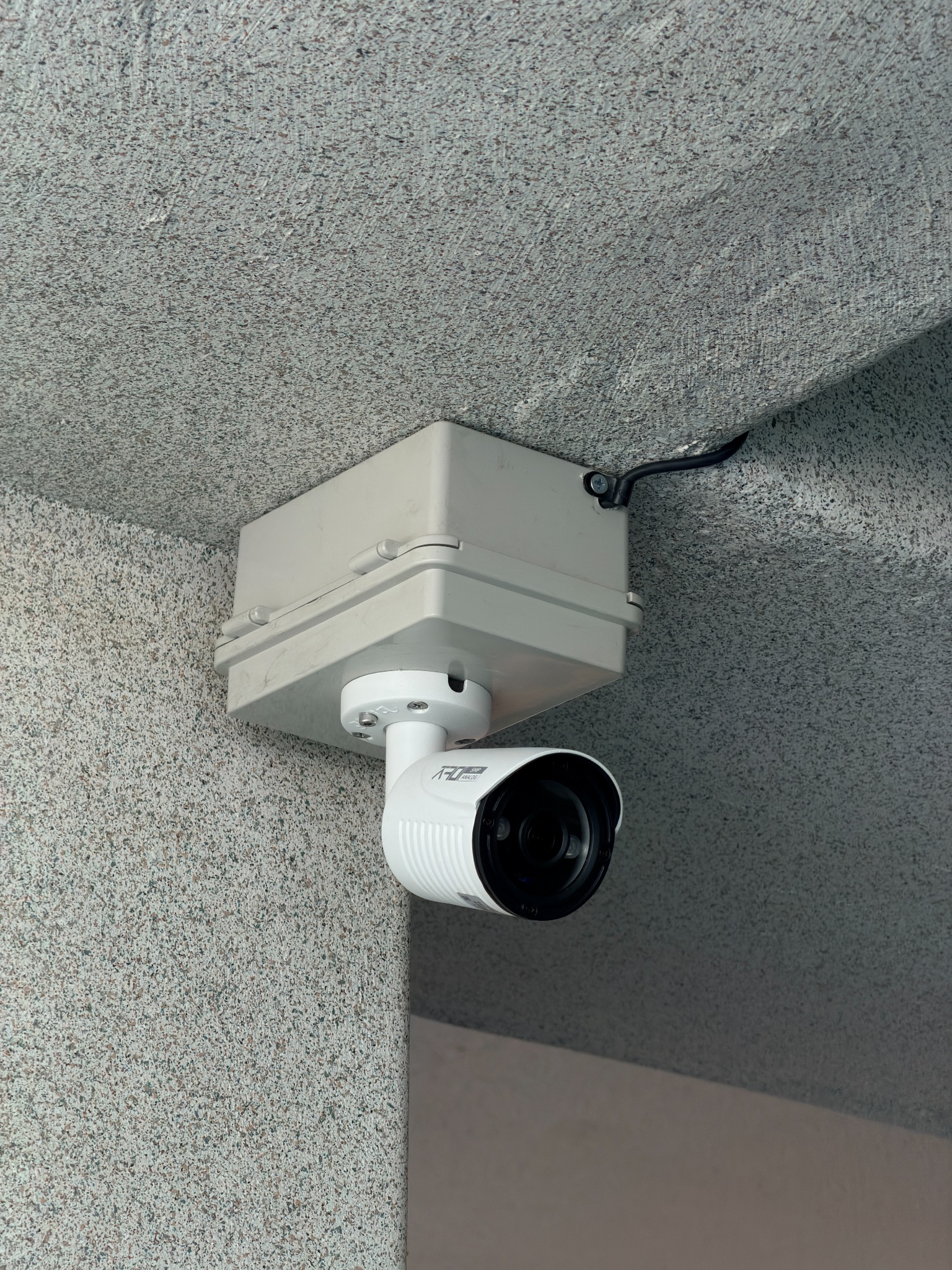 송파 아파트 주차장 기둥 CCTV 설치 모습