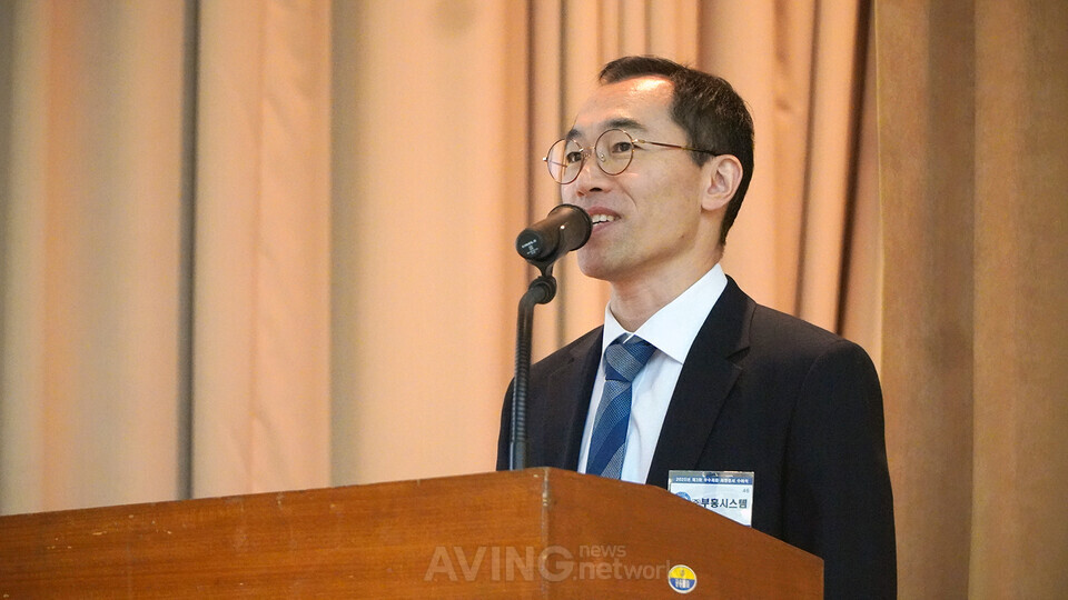 ㈜부흥시스템 오정훈 실장이 ‘우수제품 등록 및 마케팅 사례’를 주제로 발표하고 있다. 조달 현장의 실무 경험과 우수조달제품 등록 노하우를 공유하며 참석자들의 큰 관심을 모았다. | 촬영 - 에이빙뉴스