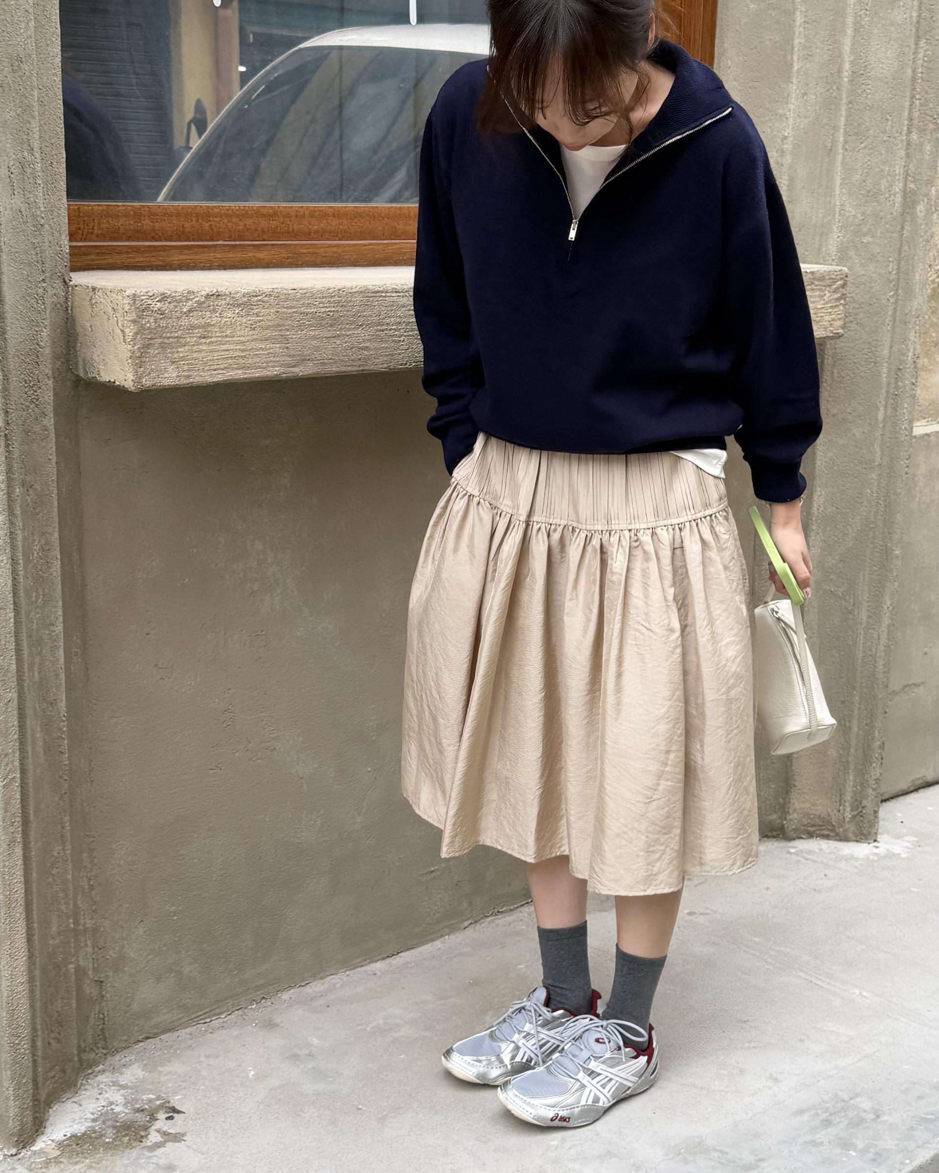 marge pintuck skirt (milk beige/charcoal)