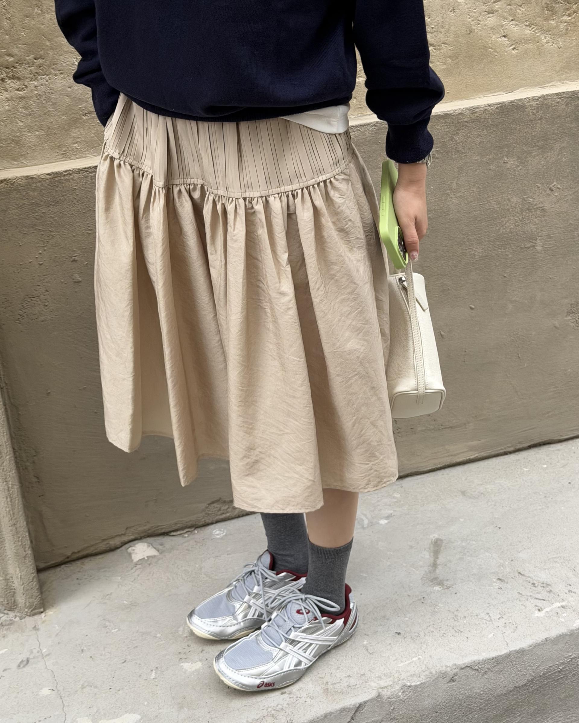 marge pintuck skirt (milk beige/charcoal)