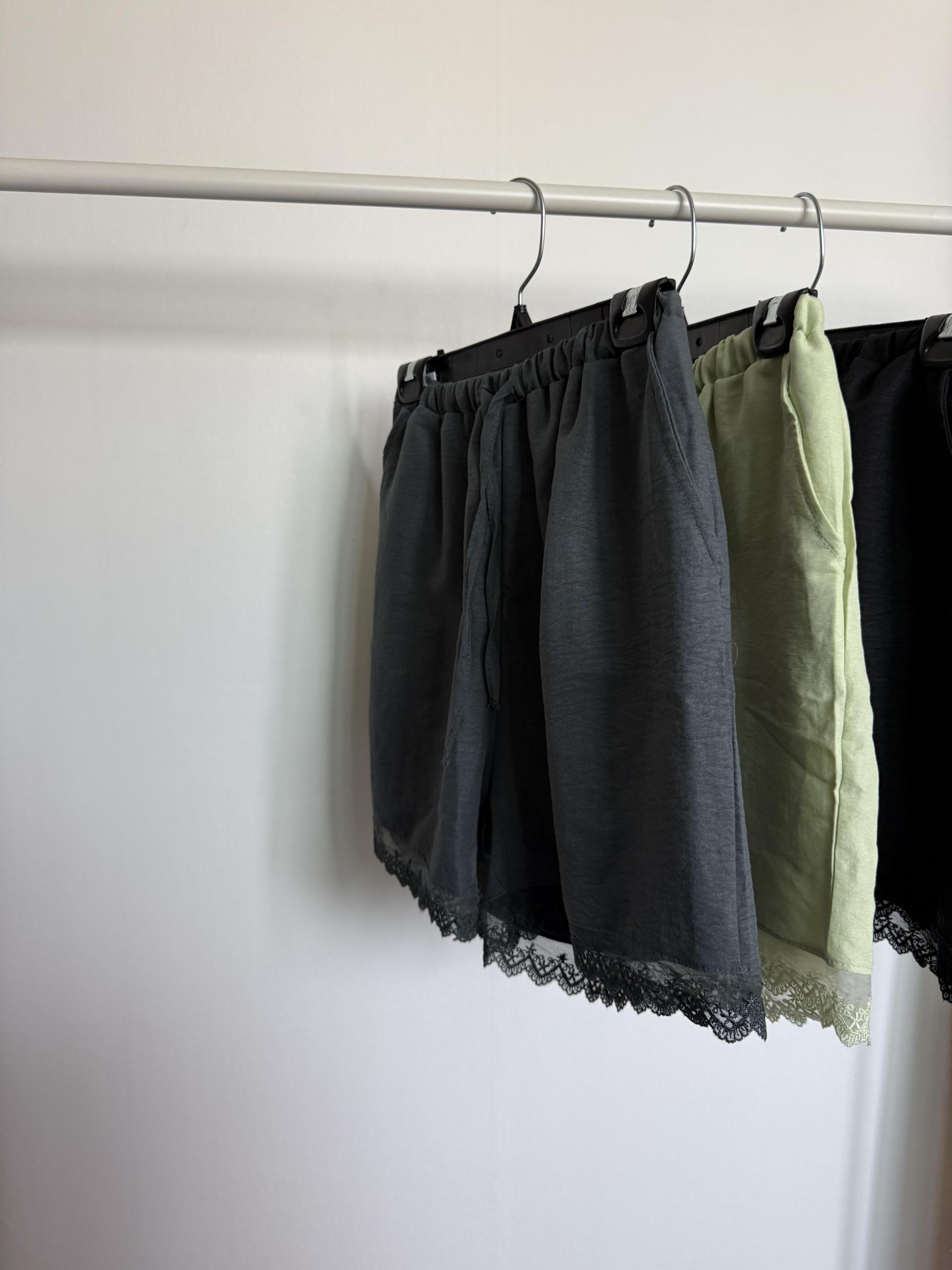 lagoon lace shorts (charcoal/melon/black)
