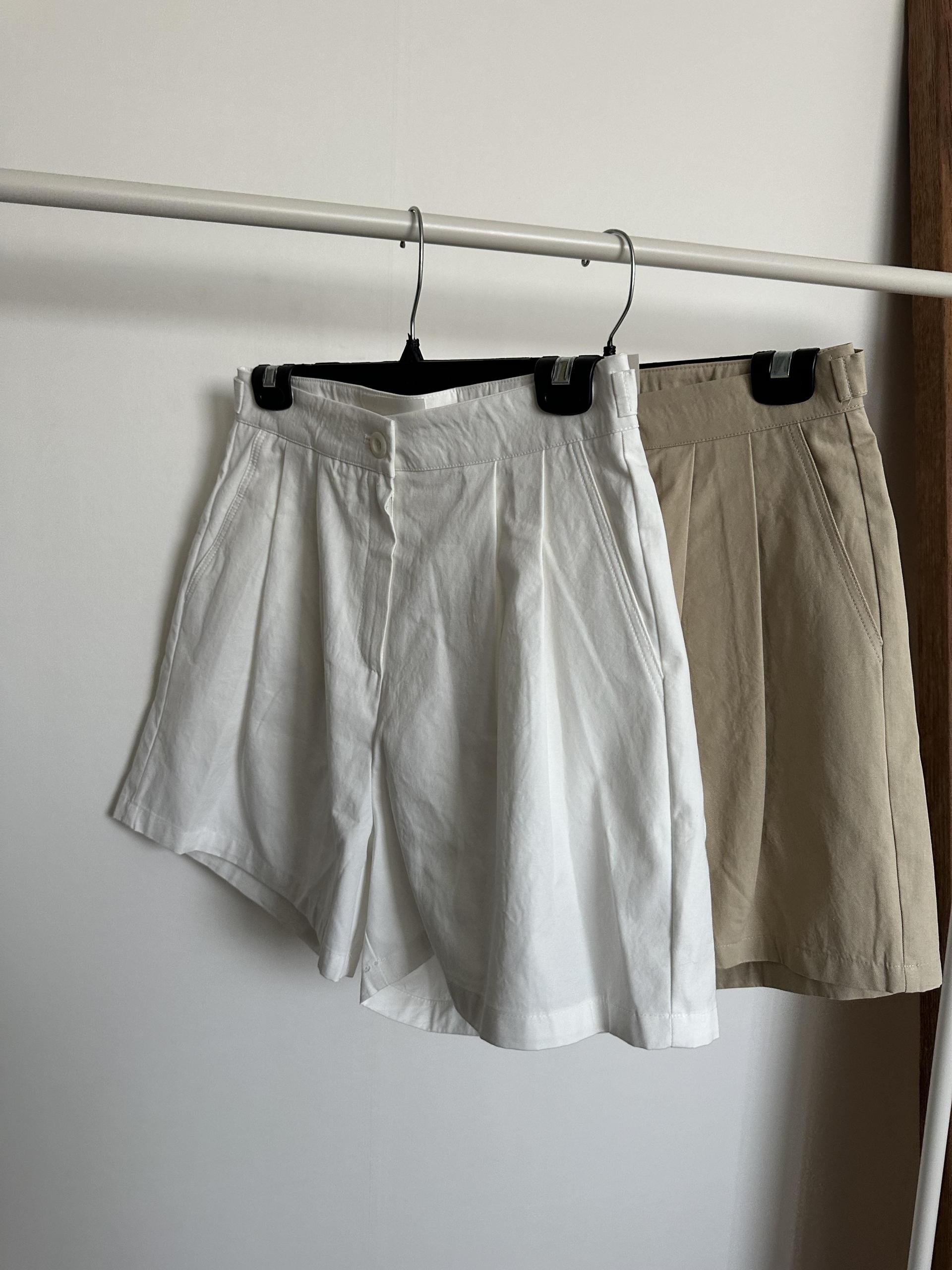 row half pants (beige/white)