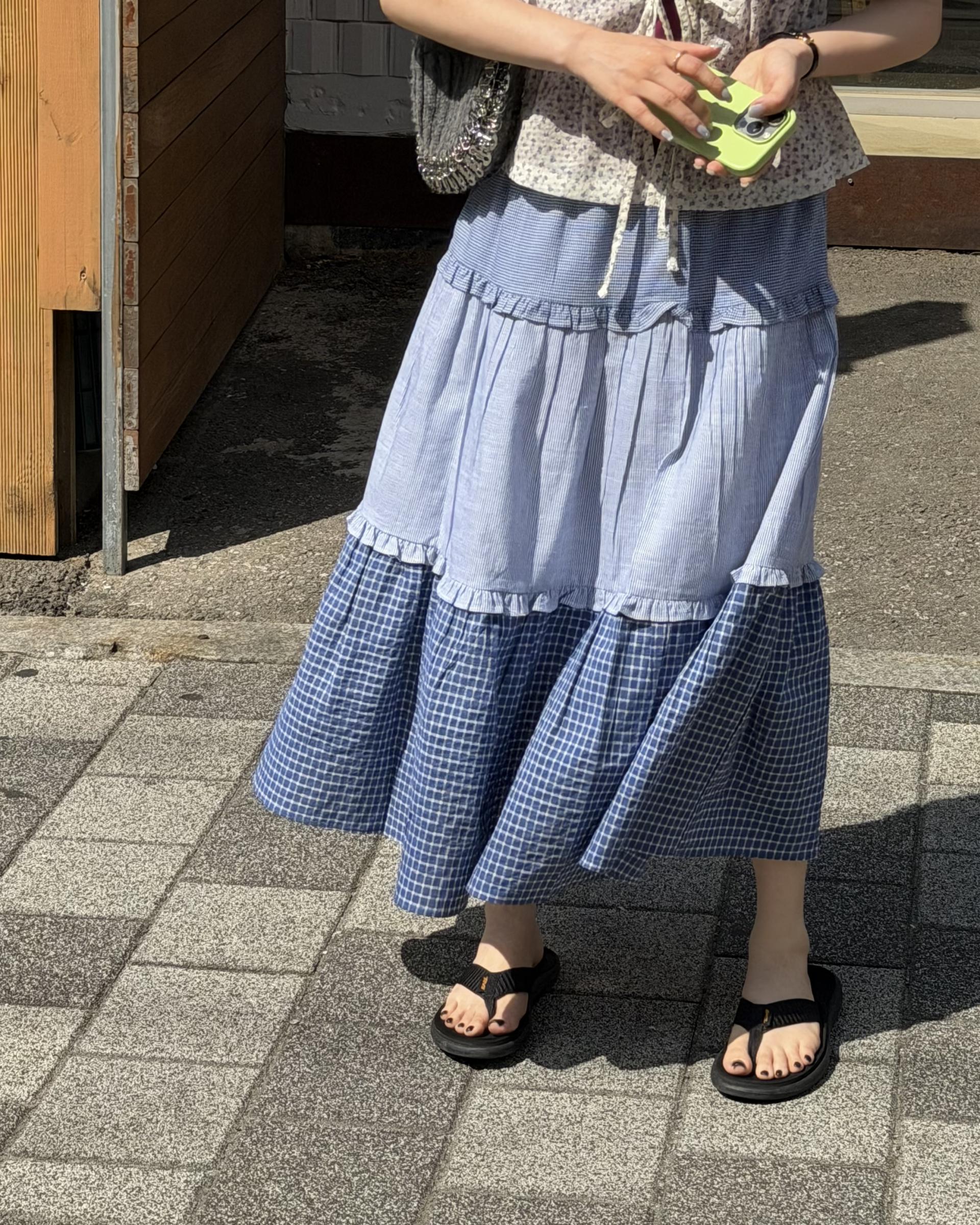 gummy check skirt