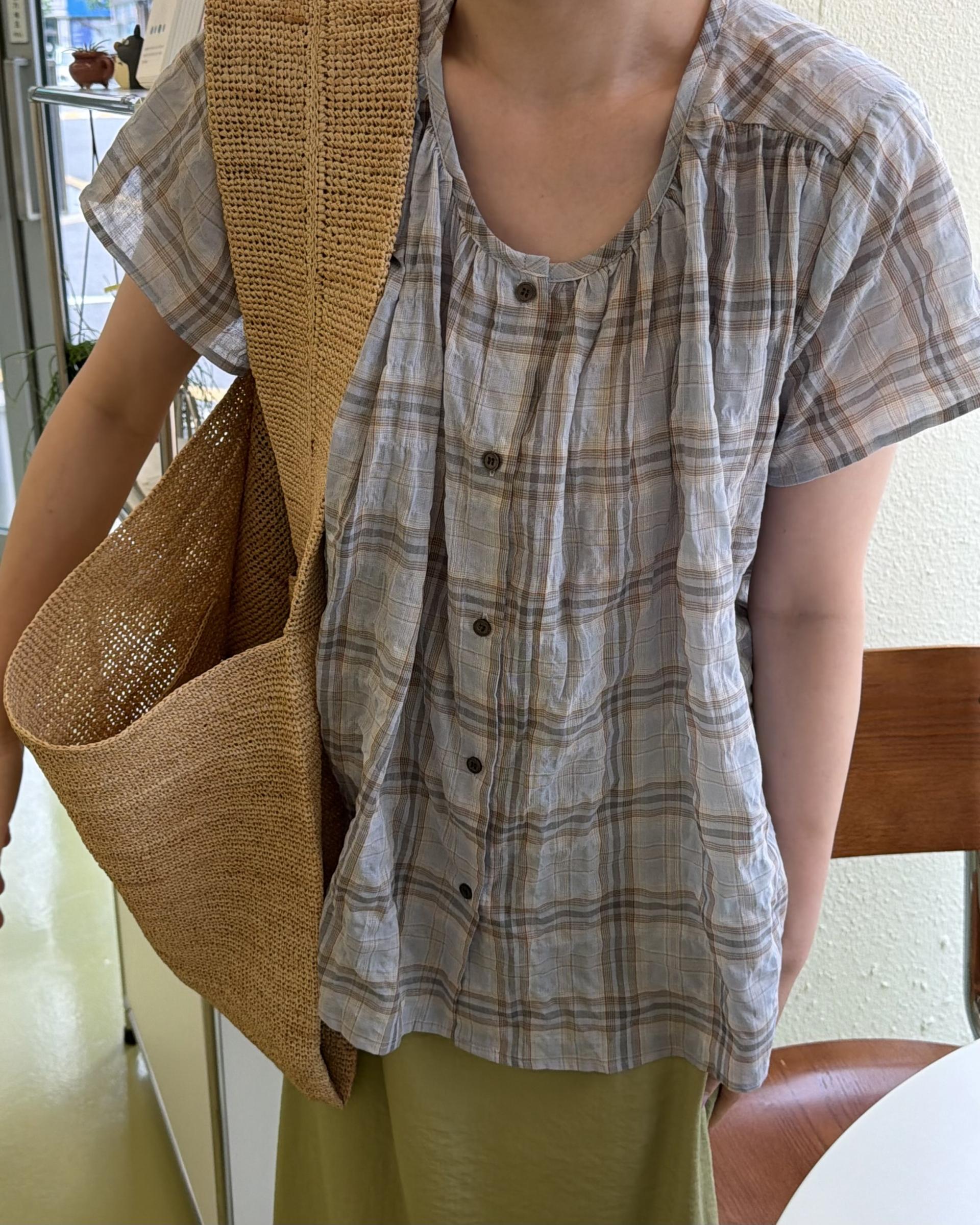 riri check blouse