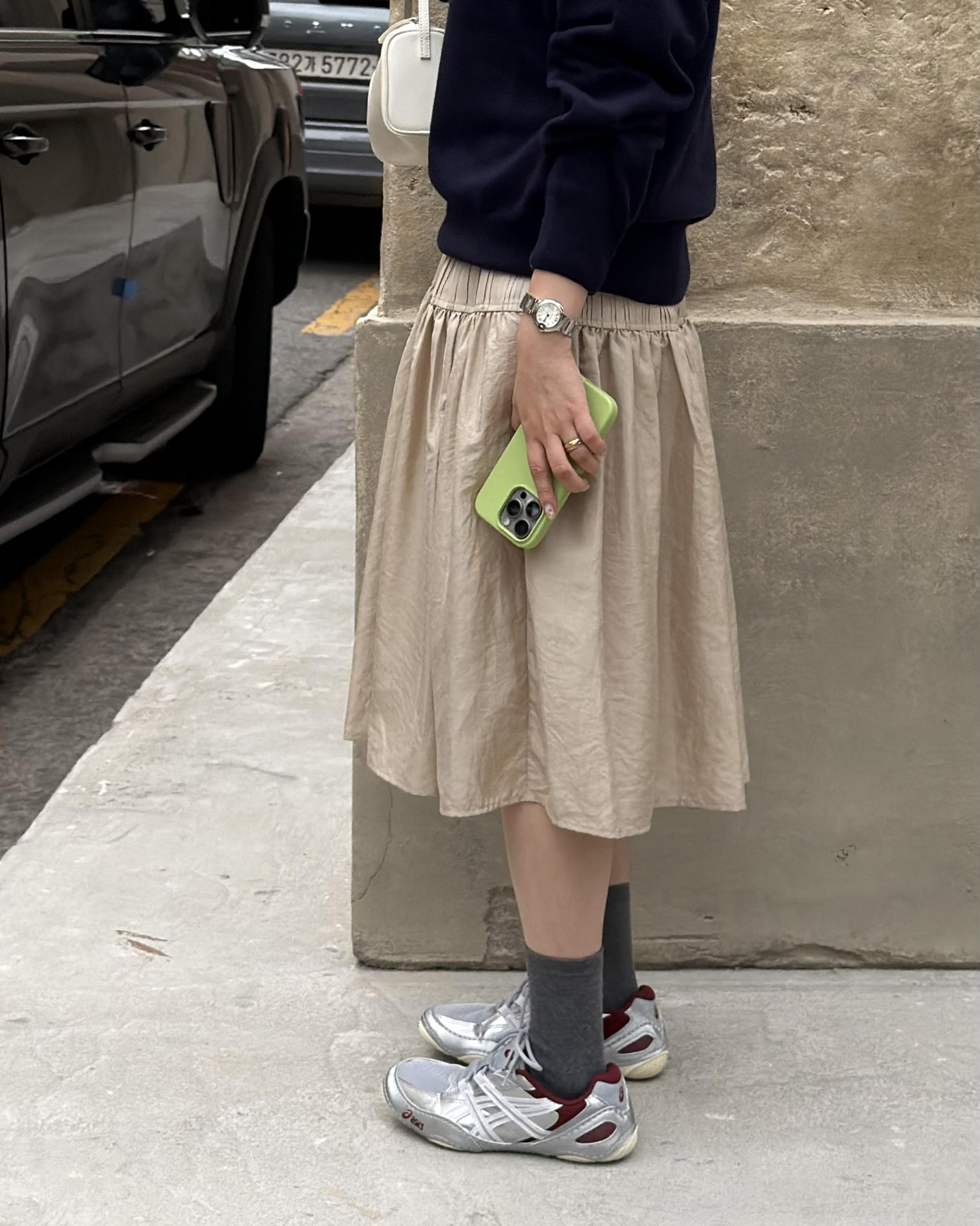 marge pintuck skirt (milk beige/charcoal)