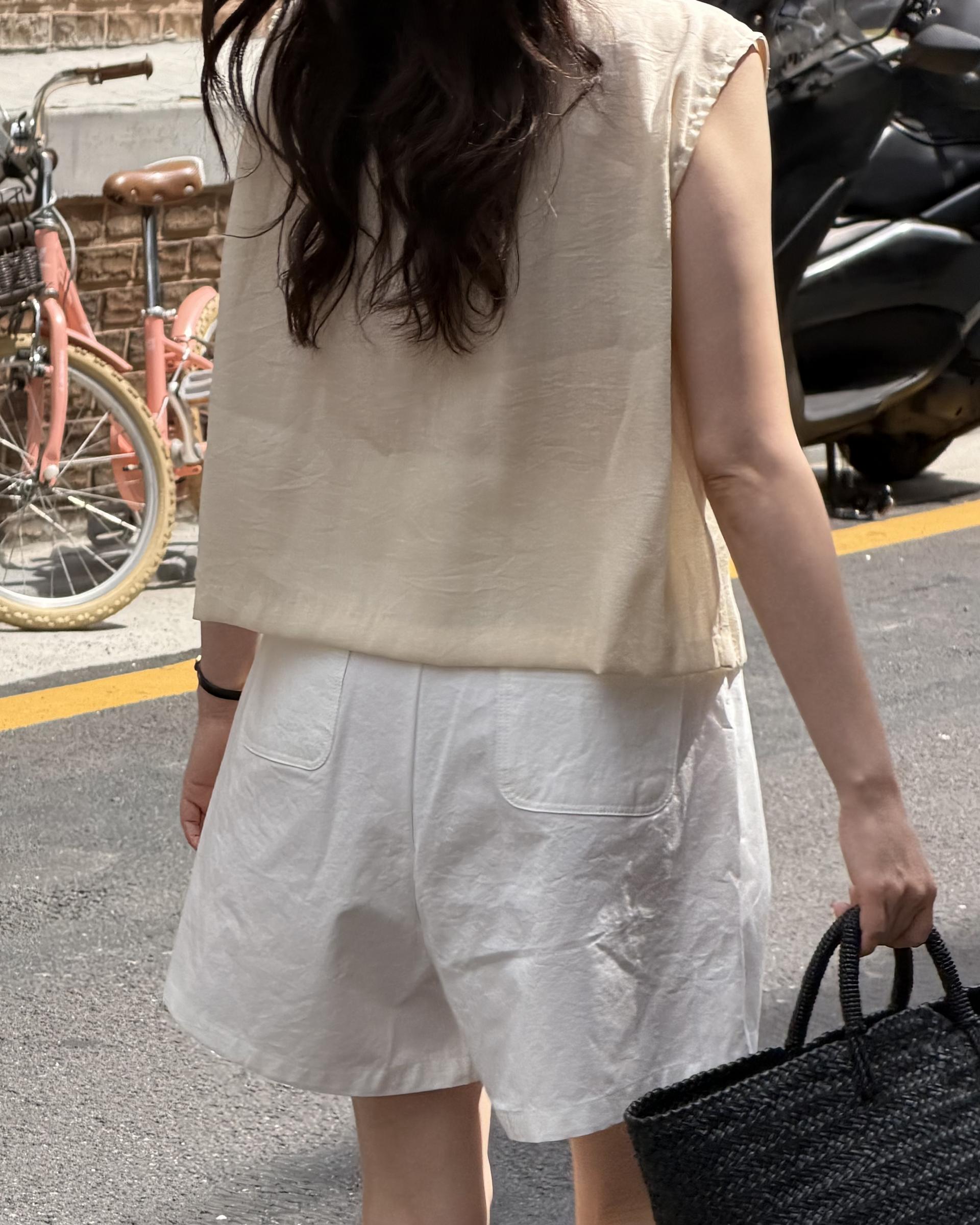 row half pants (beige/white)