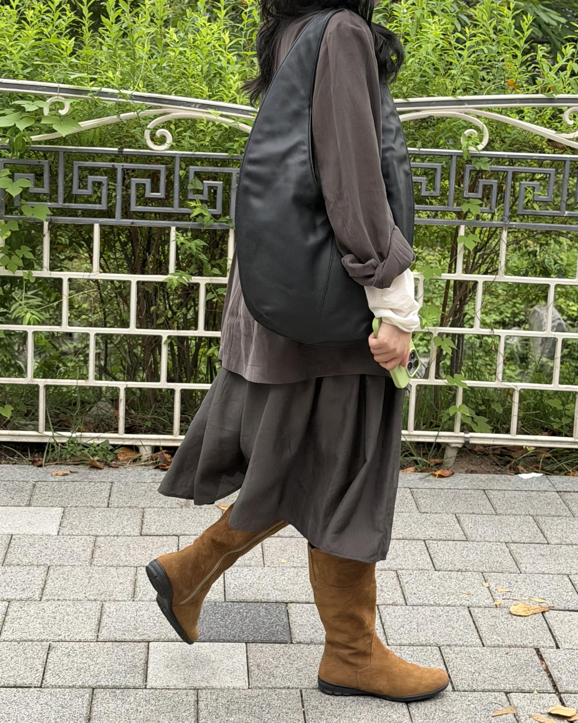 marge pintuck skirt (milk beige/charcoal)