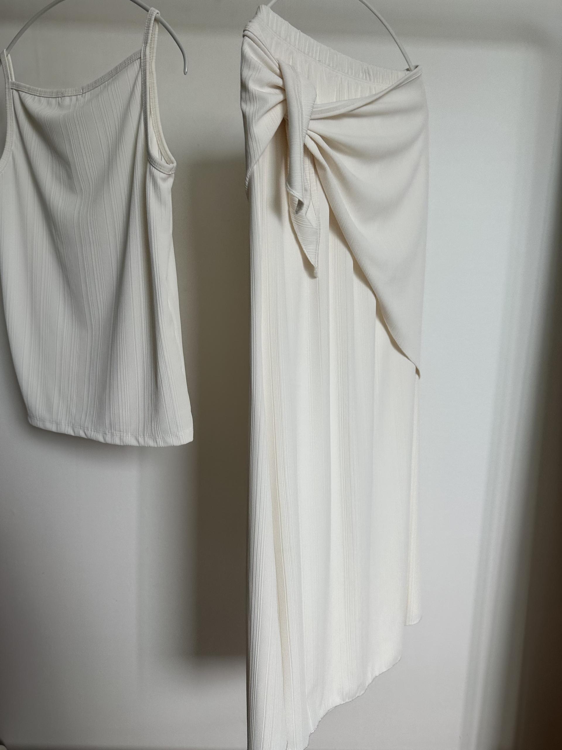 noodle skit (cream/black)