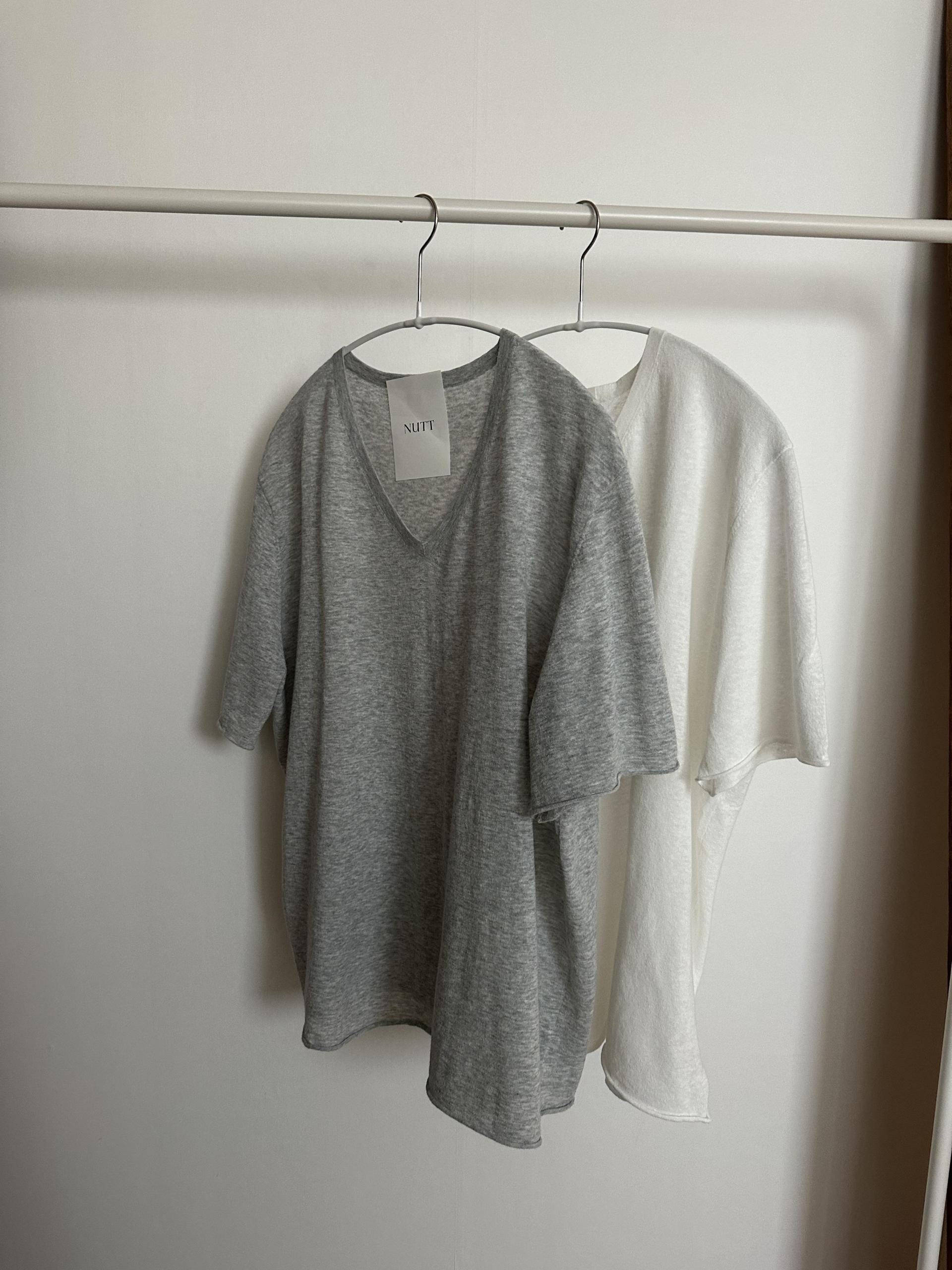 calm v-neck knit (grey/cream)
