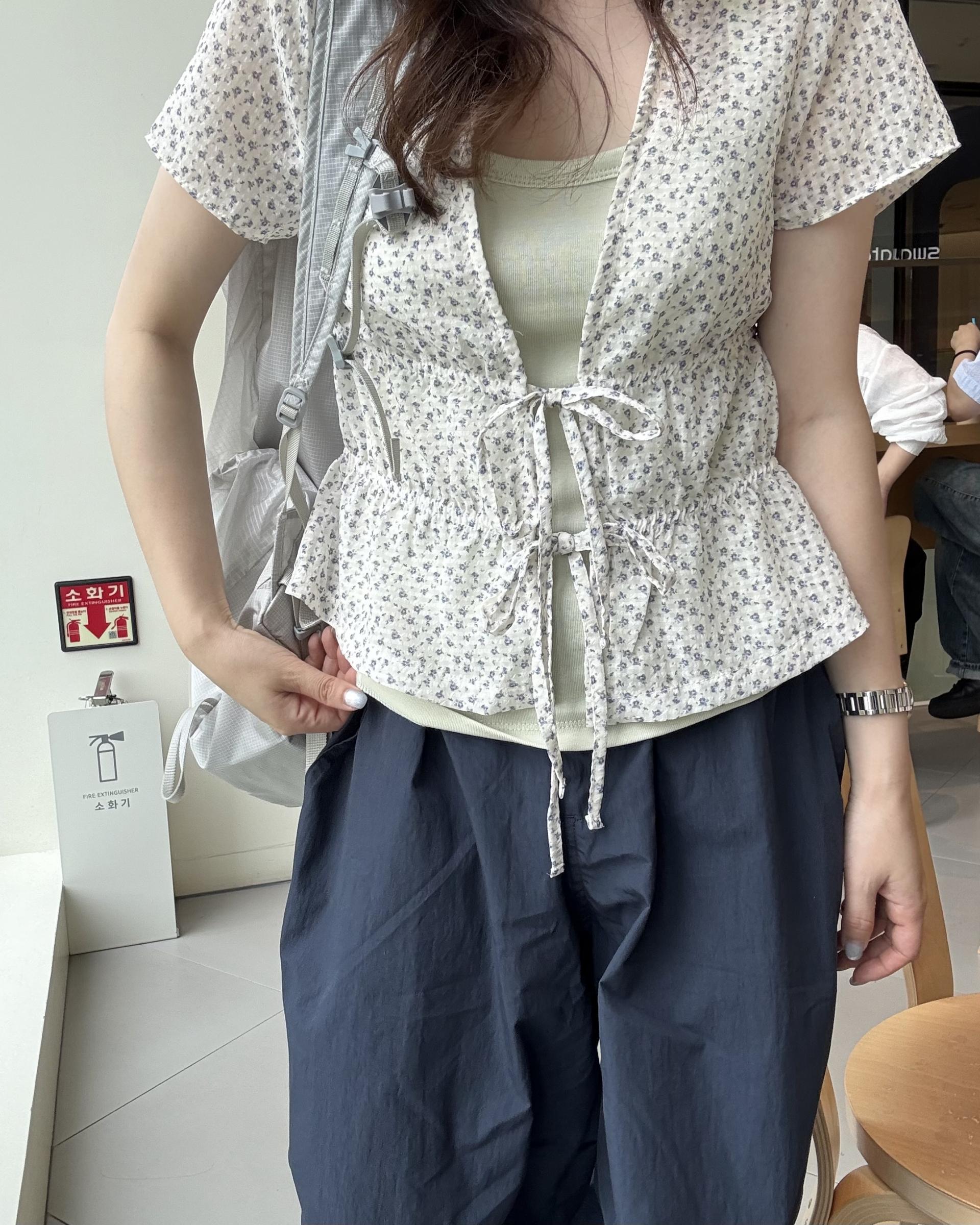 molly flower blouse (cream/navy)