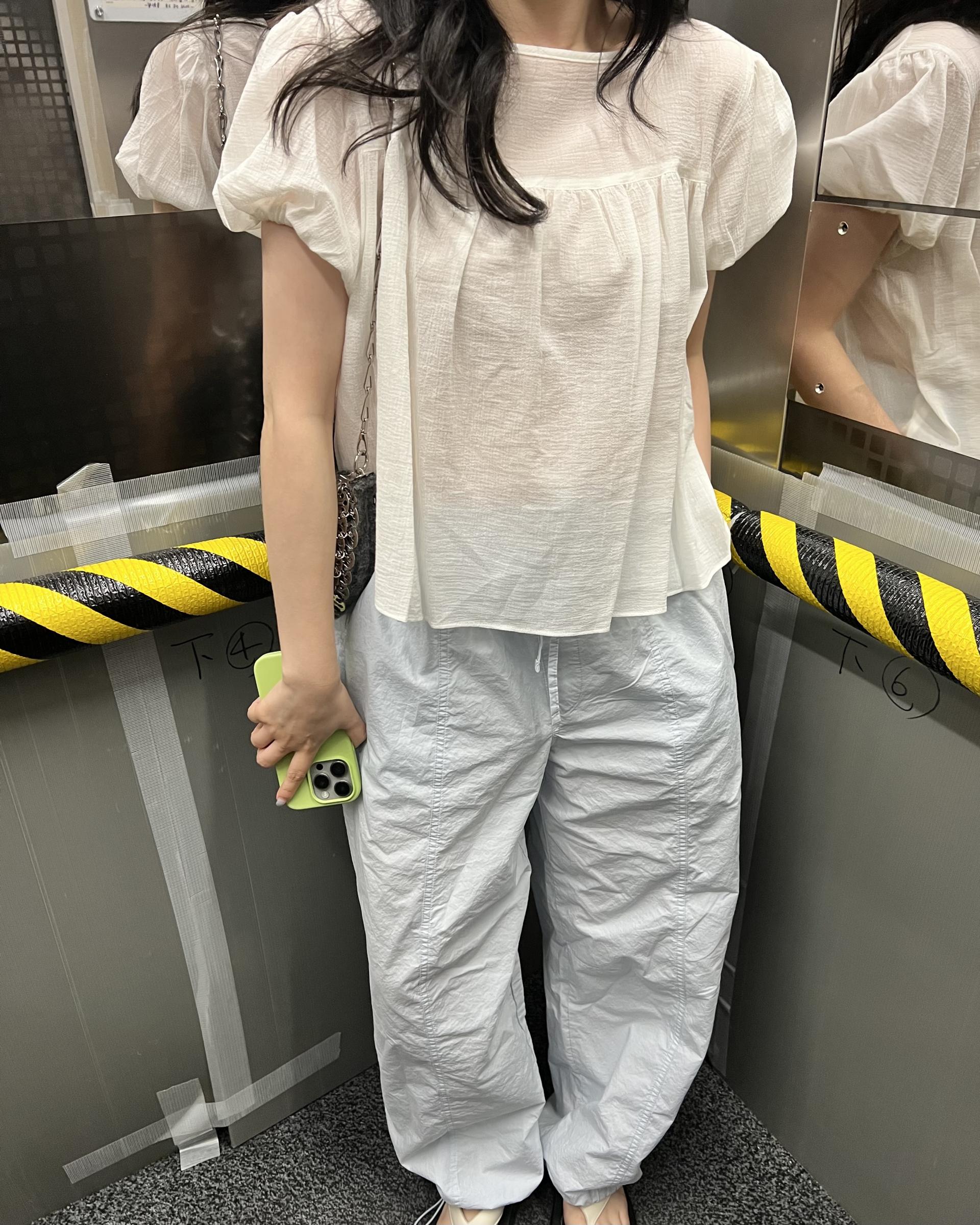 square blouse (white/brown/black)