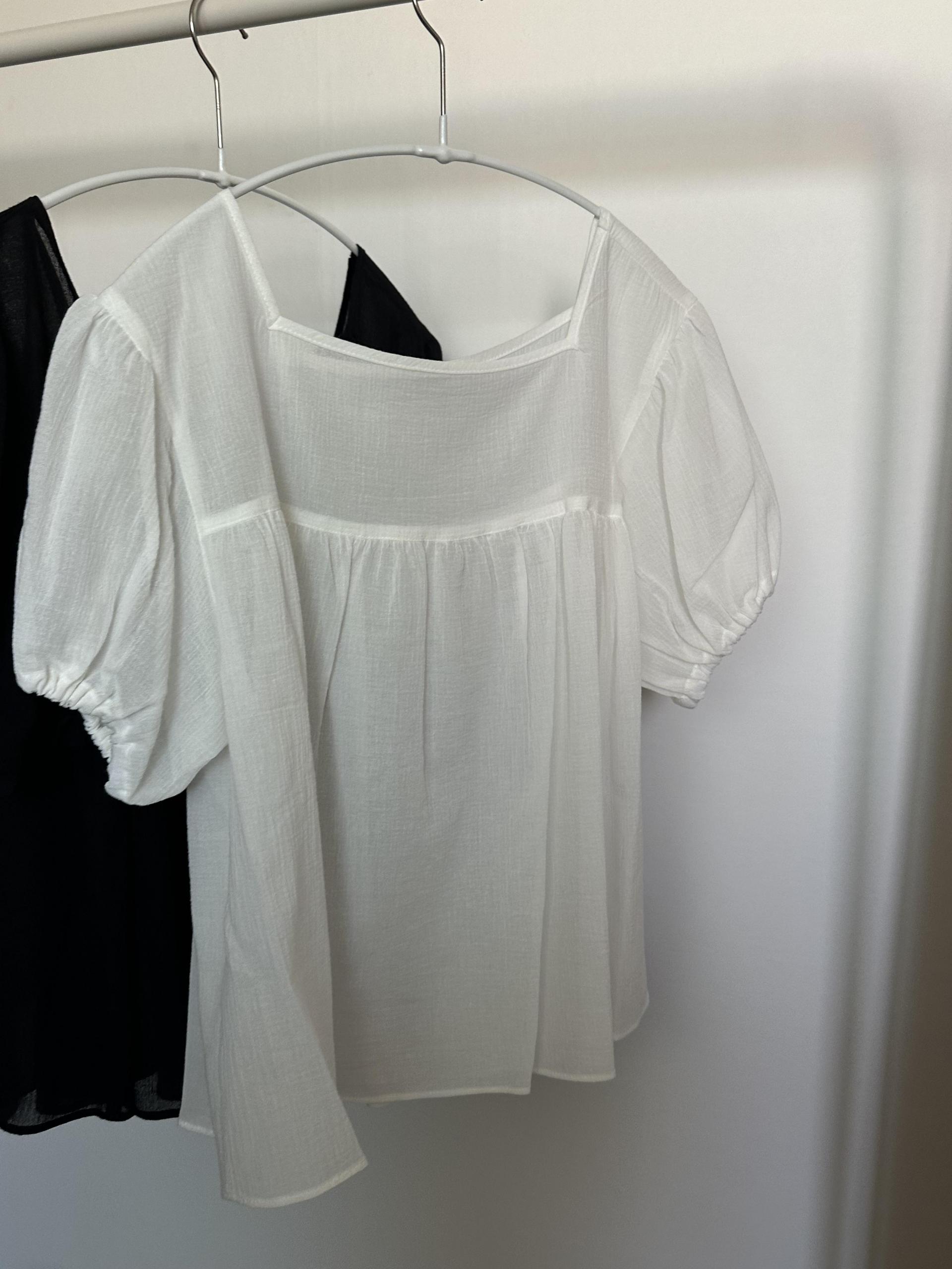 square blouse (white/brown/black)