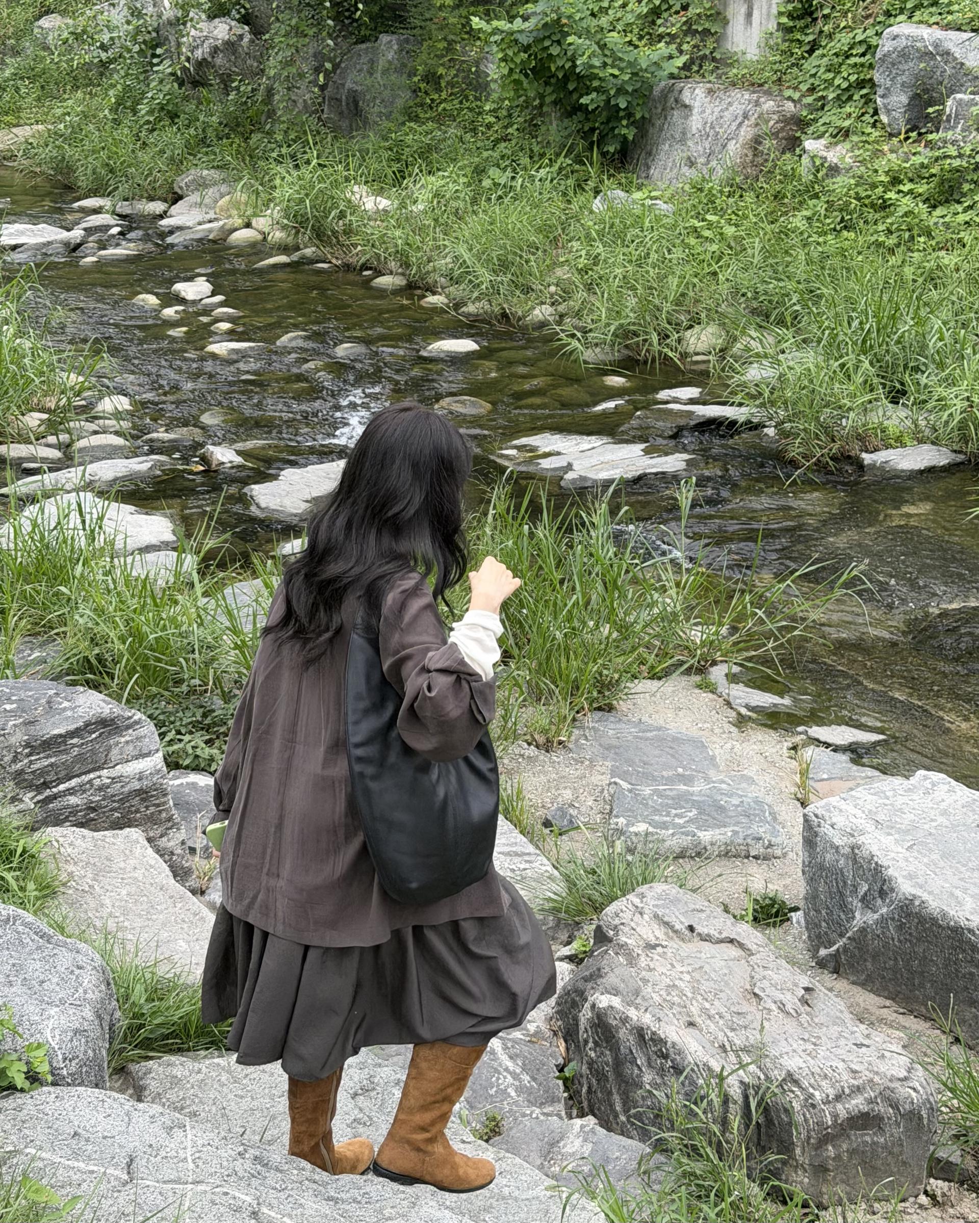 marge pintuck skirt (milk beige/charcoal)